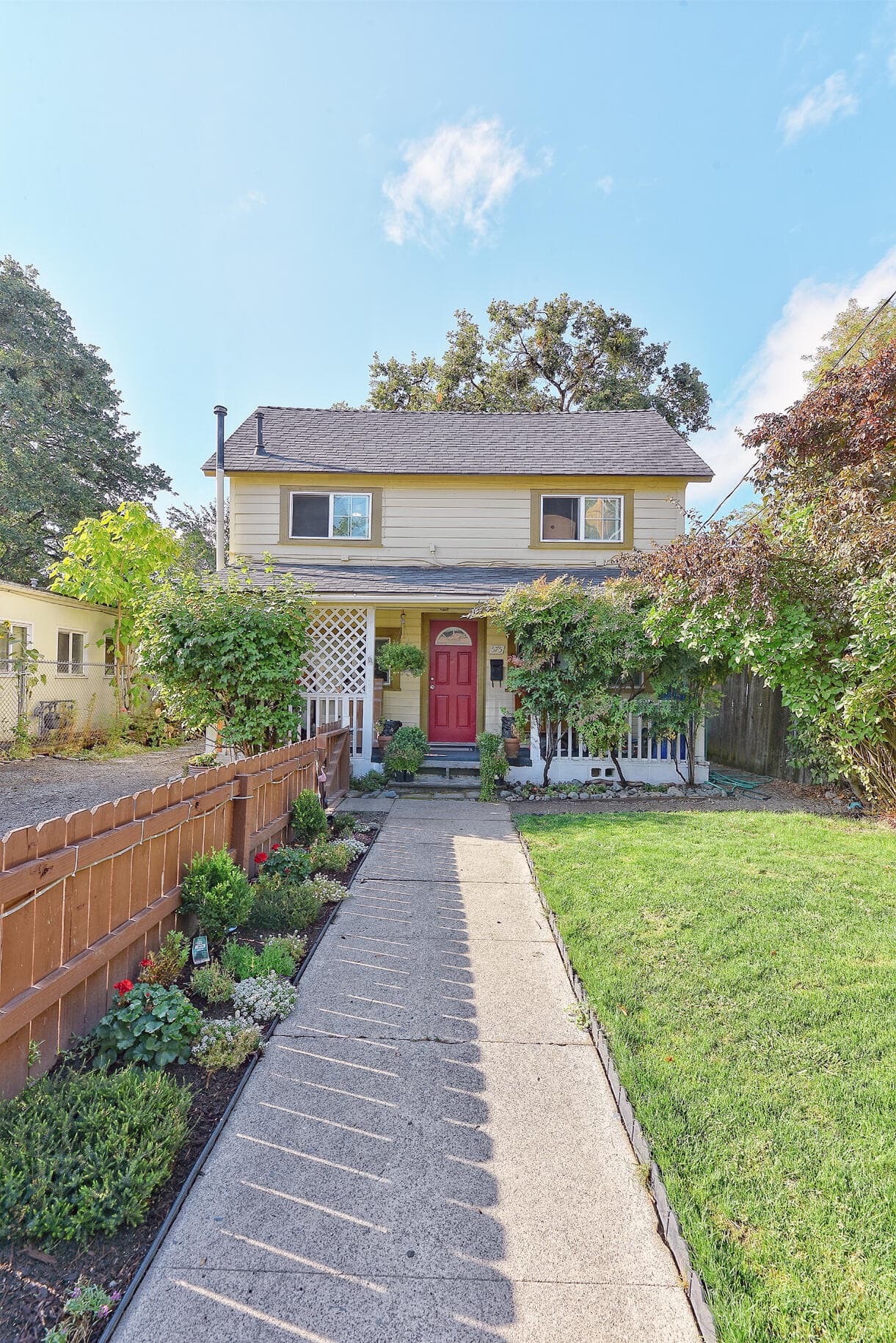 1. Photo 1 of 14, 575 SW G Street, Grants Pass, OR 97526