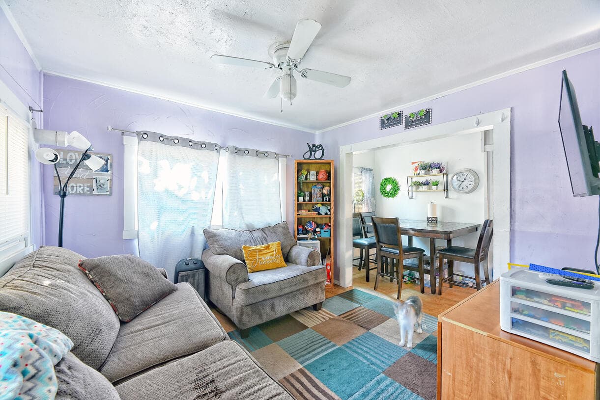3. Photo 3 of 14, 575 SW G Street, Grants Pass, OR 97526