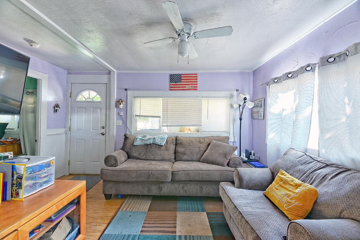 4. Photo 4 of 14, 575 SW G Street, Grants Pass, OR 97526
