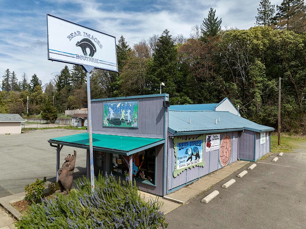 1. Photo 2 of 23, 123 N Redwood Highway, Cave Junction, OR 97523