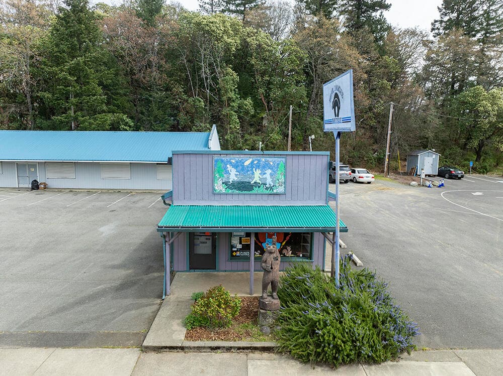 3. Photo 3 of 23, 123 N Redwood Highway, Cave Junction, OR 97523