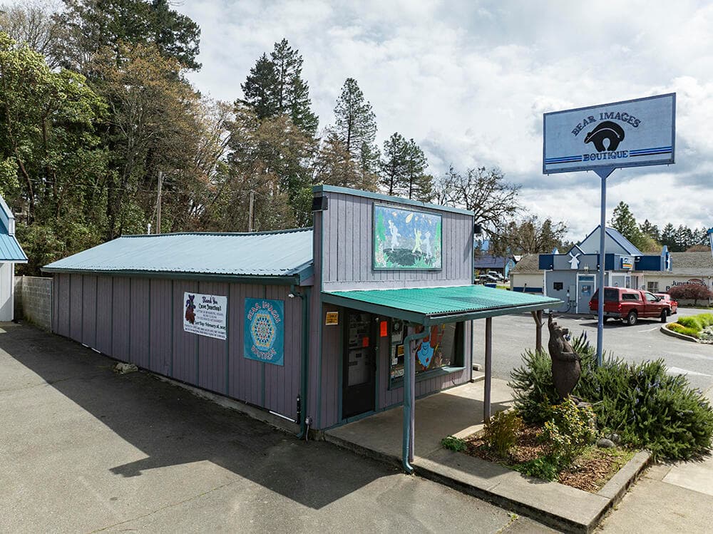 5. Photo 5 of 23, 123 N Redwood Highway, Cave Junction, OR 97523