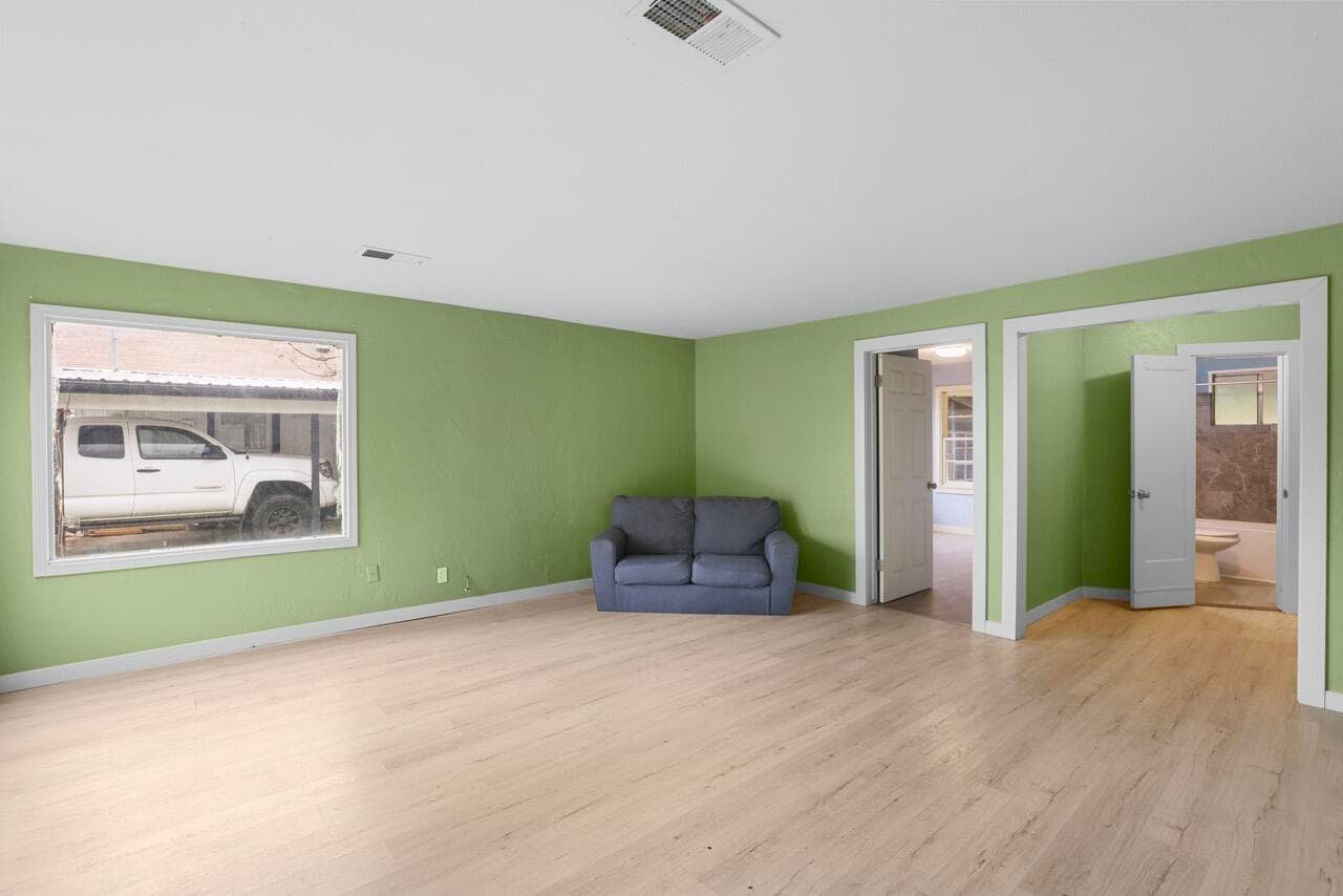 EP1A3399 Large. Photo 2 of 18, 1333 Spring Street, Medford, OR 97504