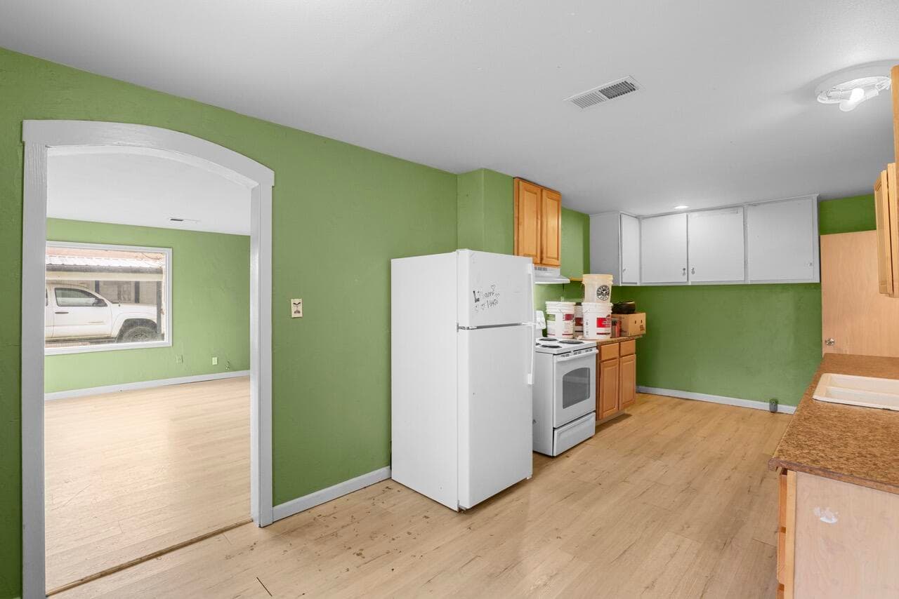 EP1A3408 Large. Photo 4 of 18, 1333 Spring Street, Medford, OR 97504