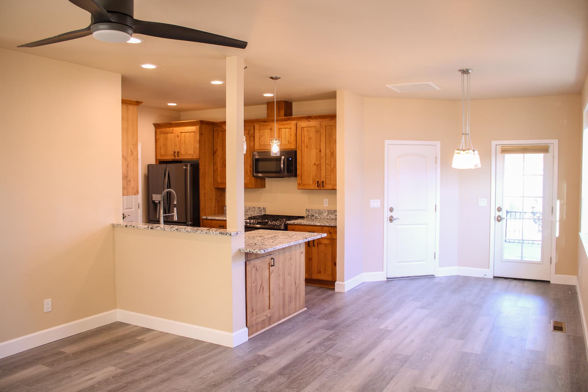 Kirt Real Estate 2025-68. Photo 4 of 27, 237 Willow Way, Talent, OR 97540