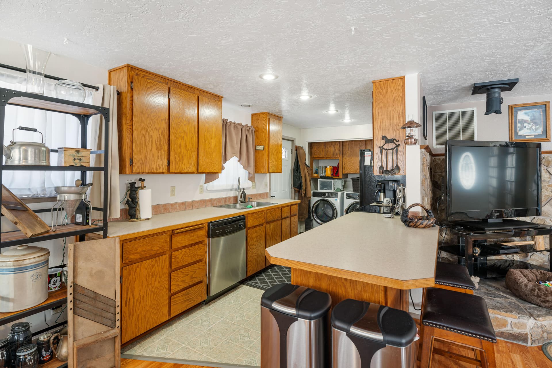 13-Kitchen. Photo 4 of 44, 53465 Kokanee Lane, La Pine, OR 97739