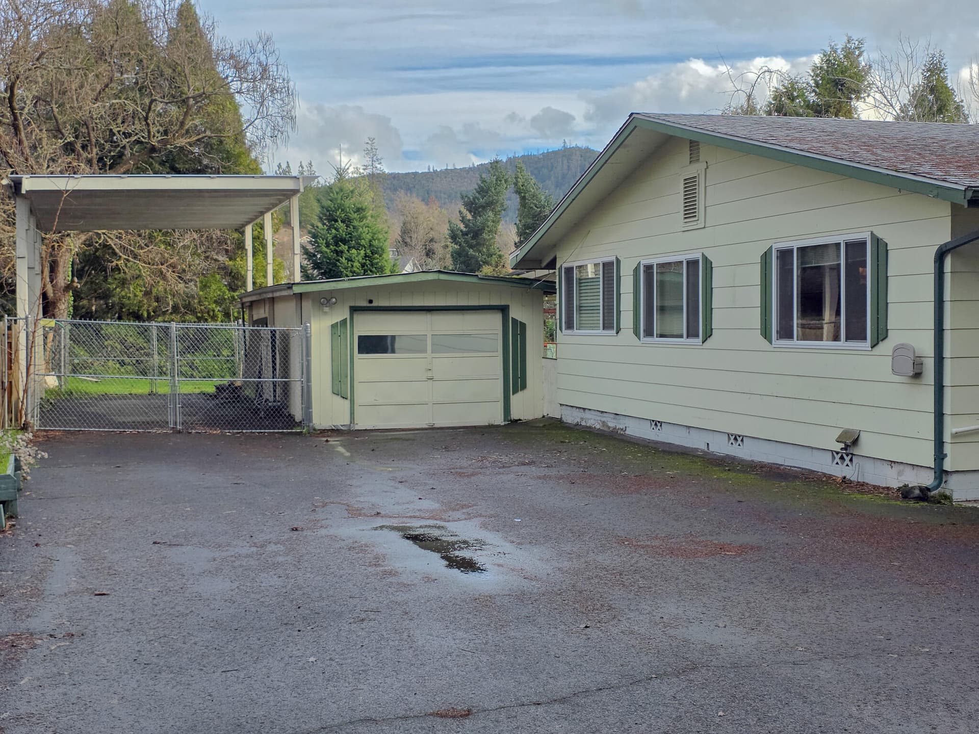 20260104_134019. Photo 2 of 68, 512 Pine Street, Rogue River, OR 97537