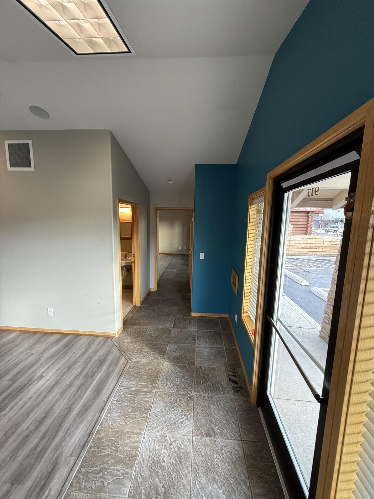 7475b593-9856-4fa5-a7ff-e16be48a1ed5. Photo 2 of 12, 917 SW Highland Avenue, Redmond, OR 97756