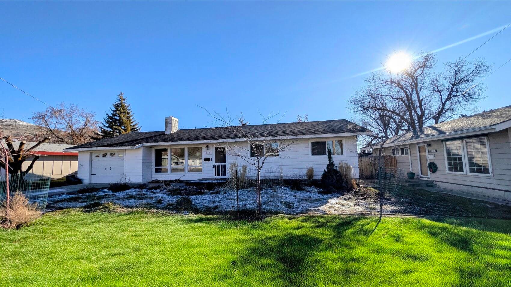 Front. Photo 1 of 19, 943 S 4th Street, Lakeview, OR 97630