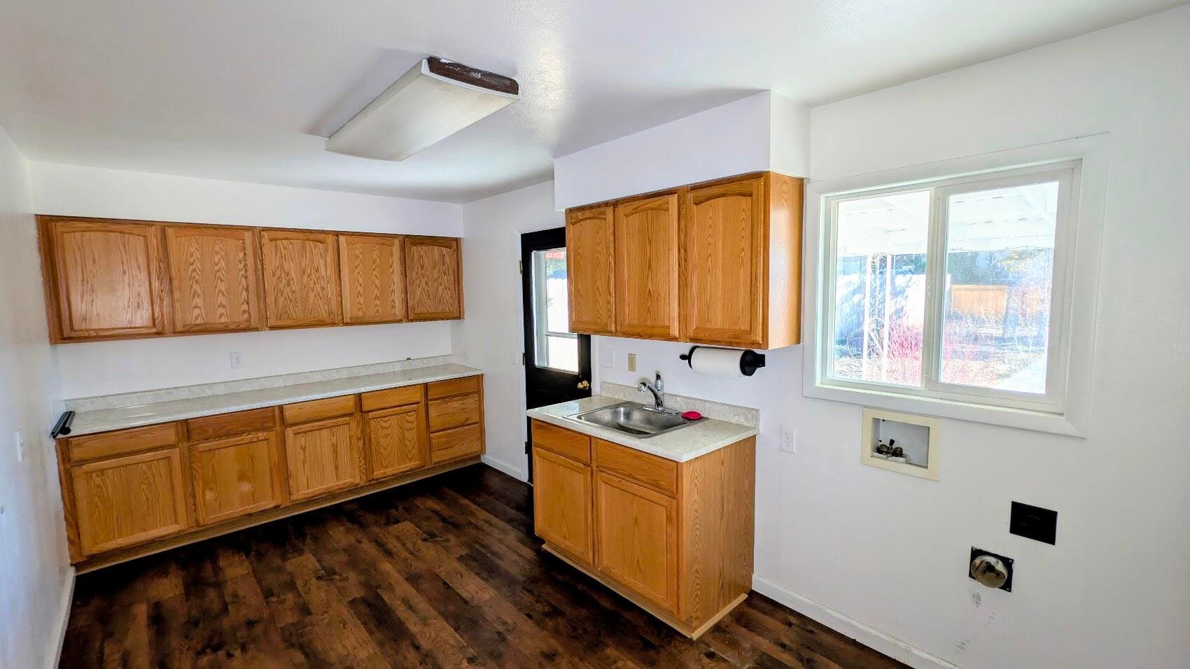 Laundry room. Photo 5 of 19, 943 S 4th Street, Lakeview, OR 97630