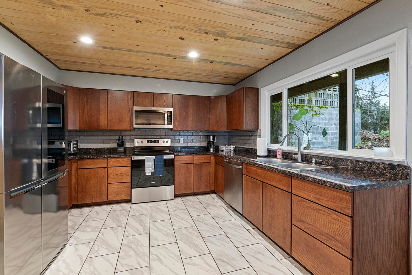 11. Photo 5 of 39, 975 NW Starlite Place, Grants Pass, OR 97526