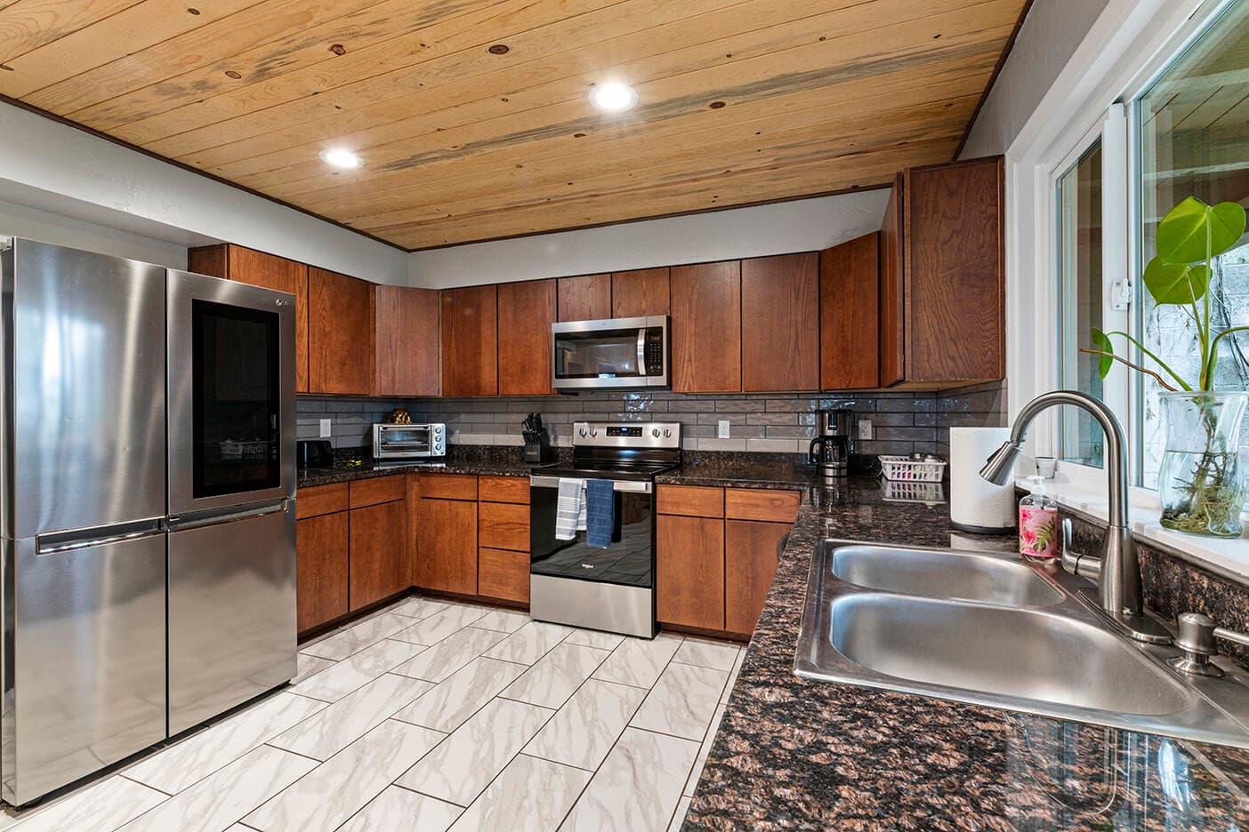 12. Photo 4 of 39, 975 NW Starlite Place, Grants Pass, OR 97526