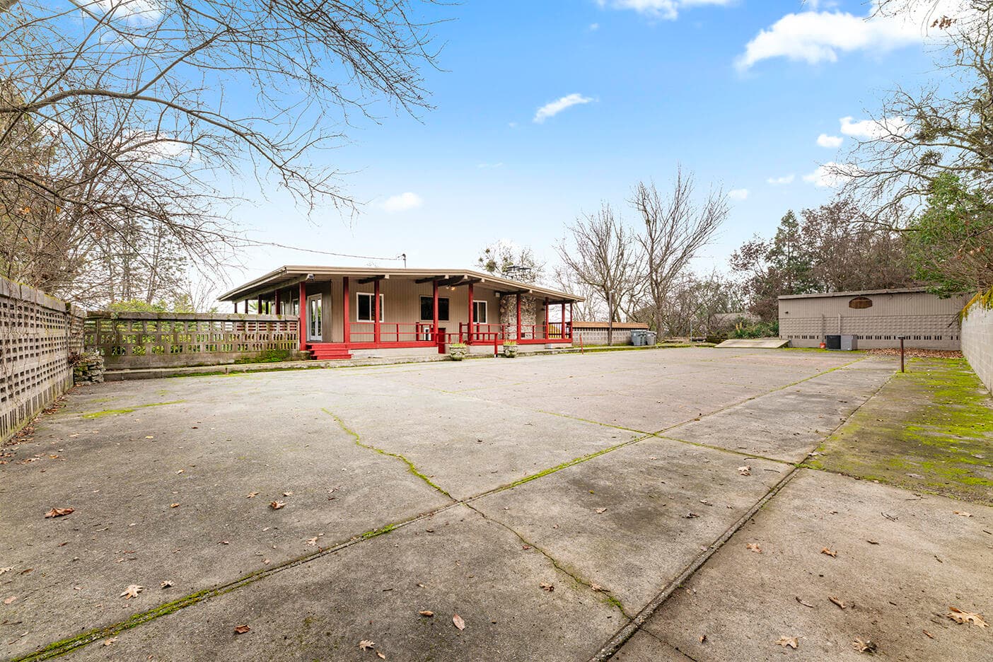3. Photo 3 of 39, 975 NW Starlite Place, Grants Pass, OR 97526