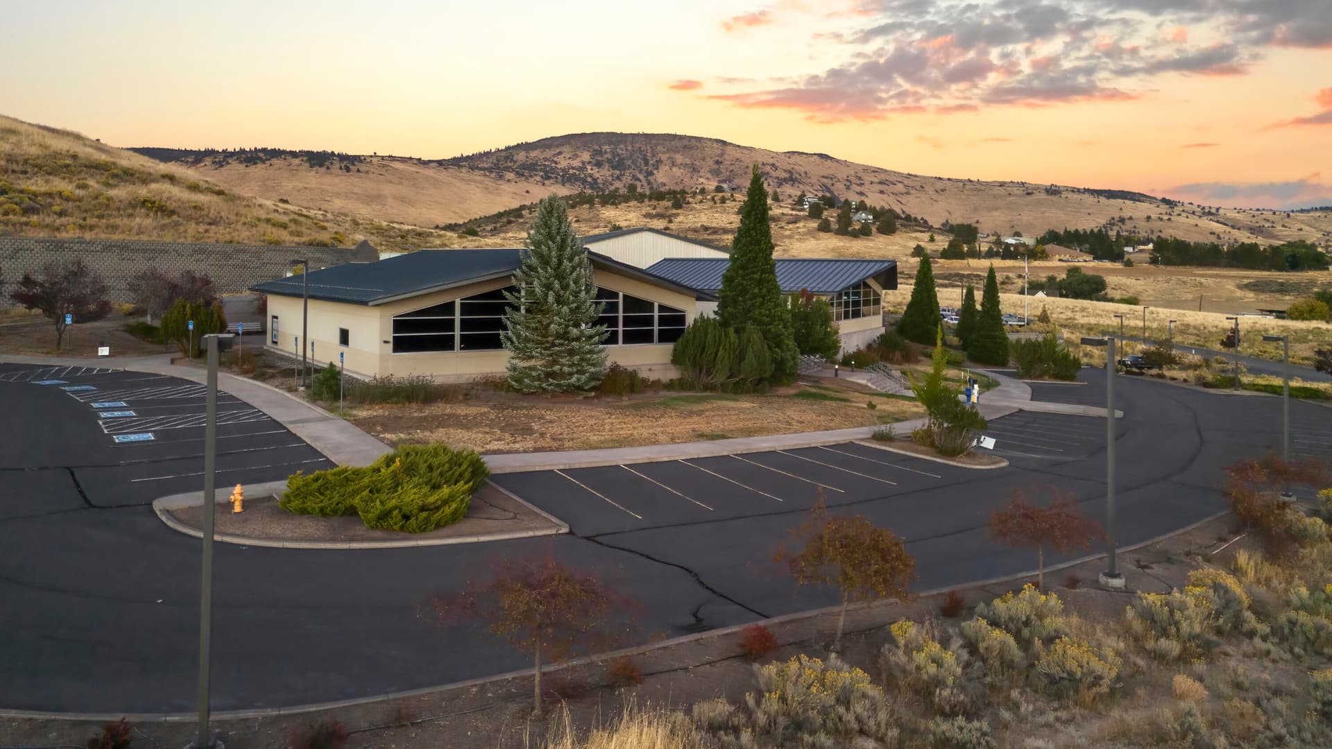 2701FoothillsDr.-Herald+News-38. Photo 3 of 34, 2701 Foothills Boulevard, Klamath Falls, OR 97603