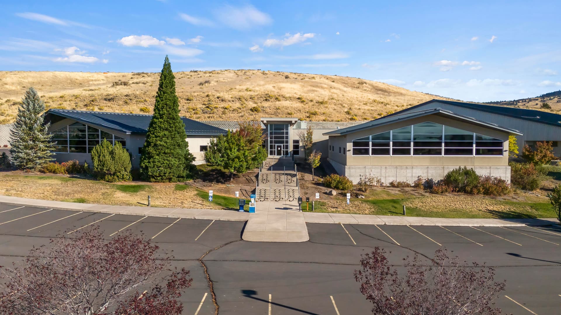2701FoothillsDr.-Herald+News-102. Photo 1 of 34, 2701 Foothills Boulevard, Klamath Falls, OR 97603