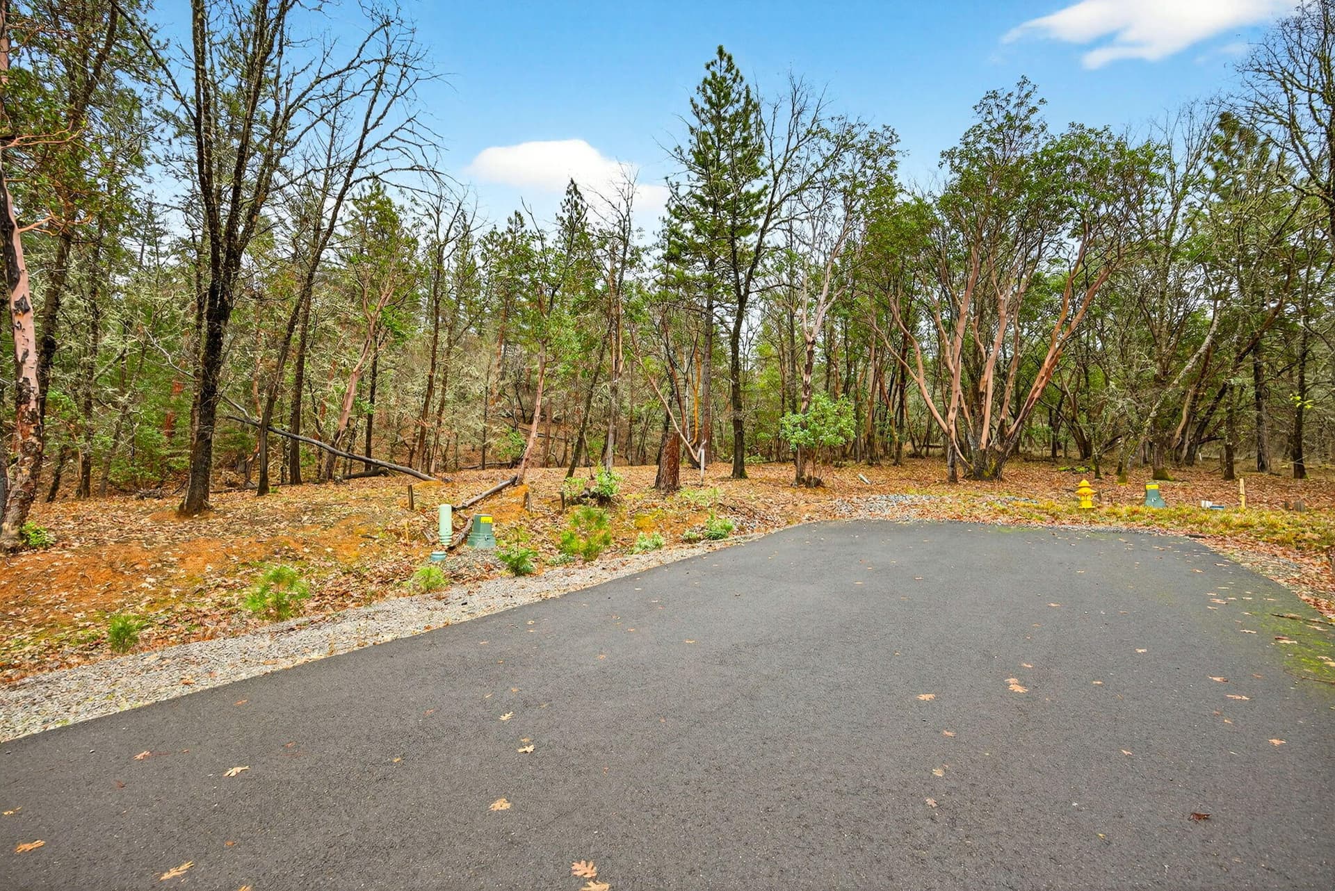 350 and 400 Josphines. Photo 4 of 8, 350 Josephines Way, Jacksonville, OR 97530