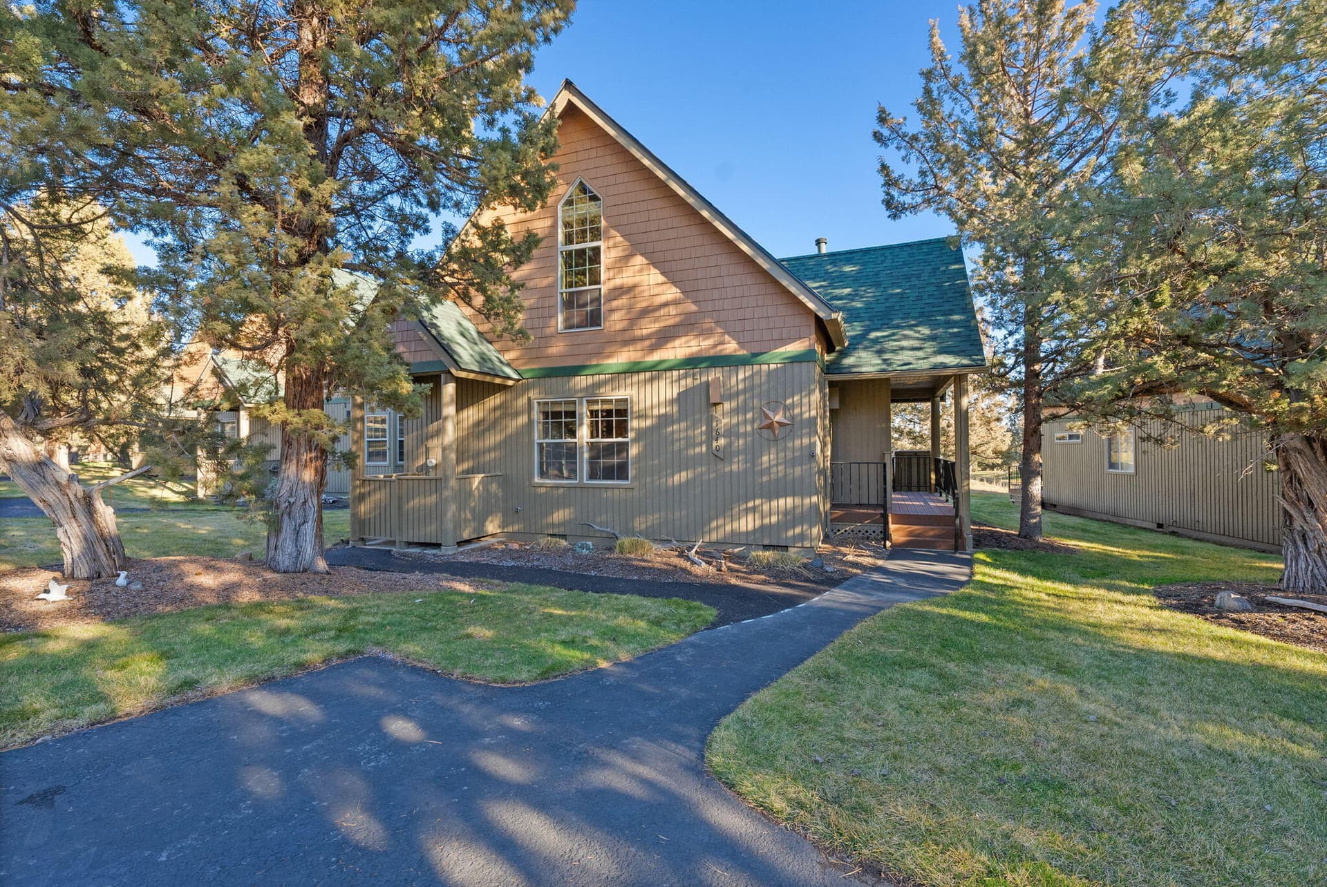 3-web-or-mls-Riley Visuals -3. Photo 2 of 46, 1640 Cinnamon Teal Drive, Redmond, OR 97756