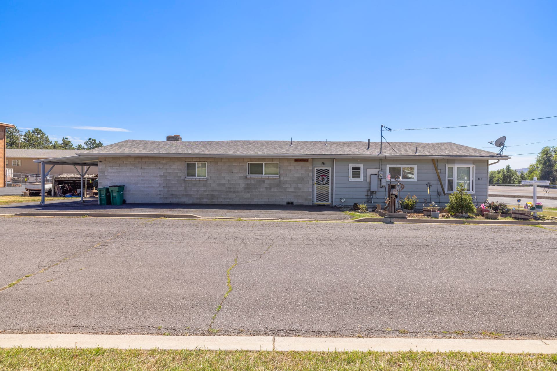 207SWendlingSt-2. Photo 2 of 42, 207 S Wendling Street, Klamath Falls, OR 97601