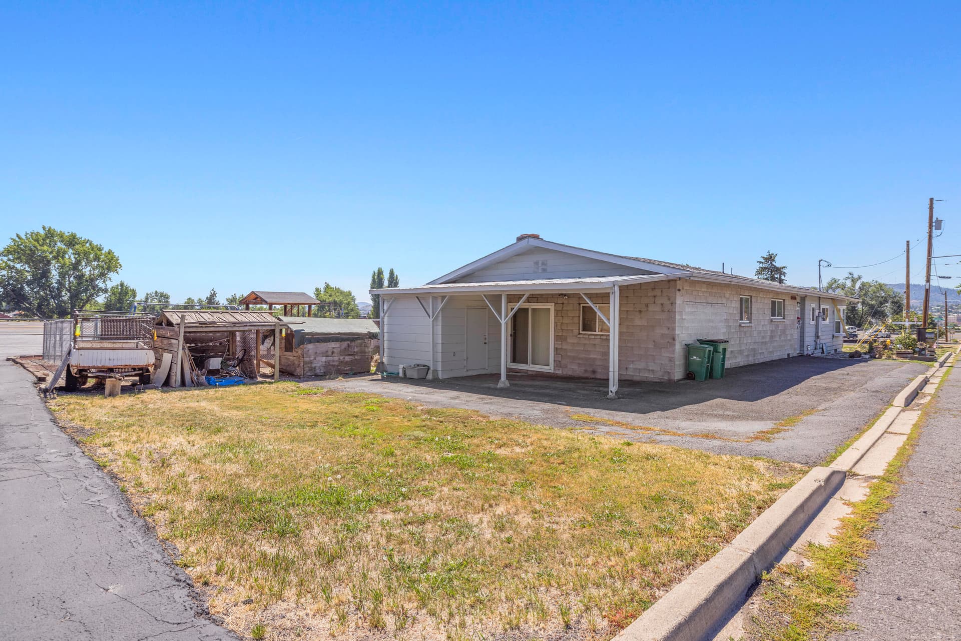 207SWendlingSt-4. Photo 3 of 42, 207 S Wendling Street, Klamath Falls, OR 97601
