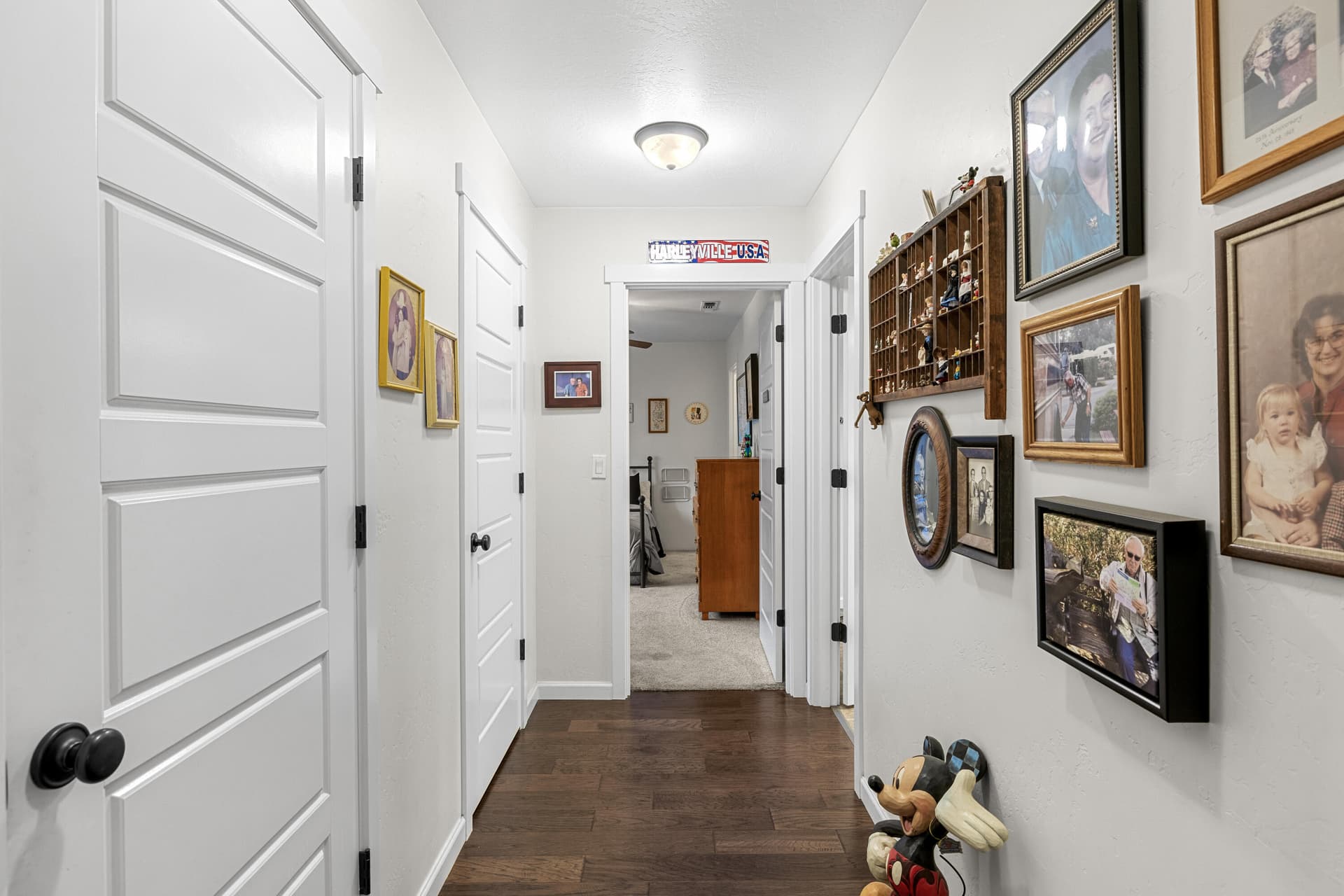 Hallway. Photo 3 of 21, 953 Providence Way, Grants Pass, OR 97526