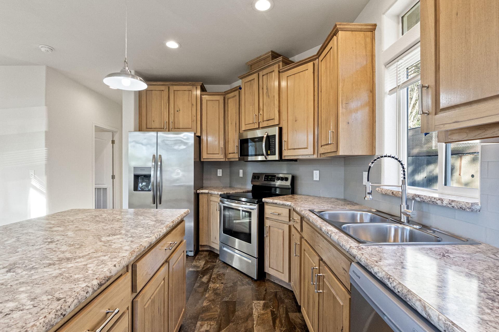 13-web-or-mls-98041-hall-wy-19. Photo 5 of 20, 98041 Hall Way Road Unit 19, Brookings, OR 97415