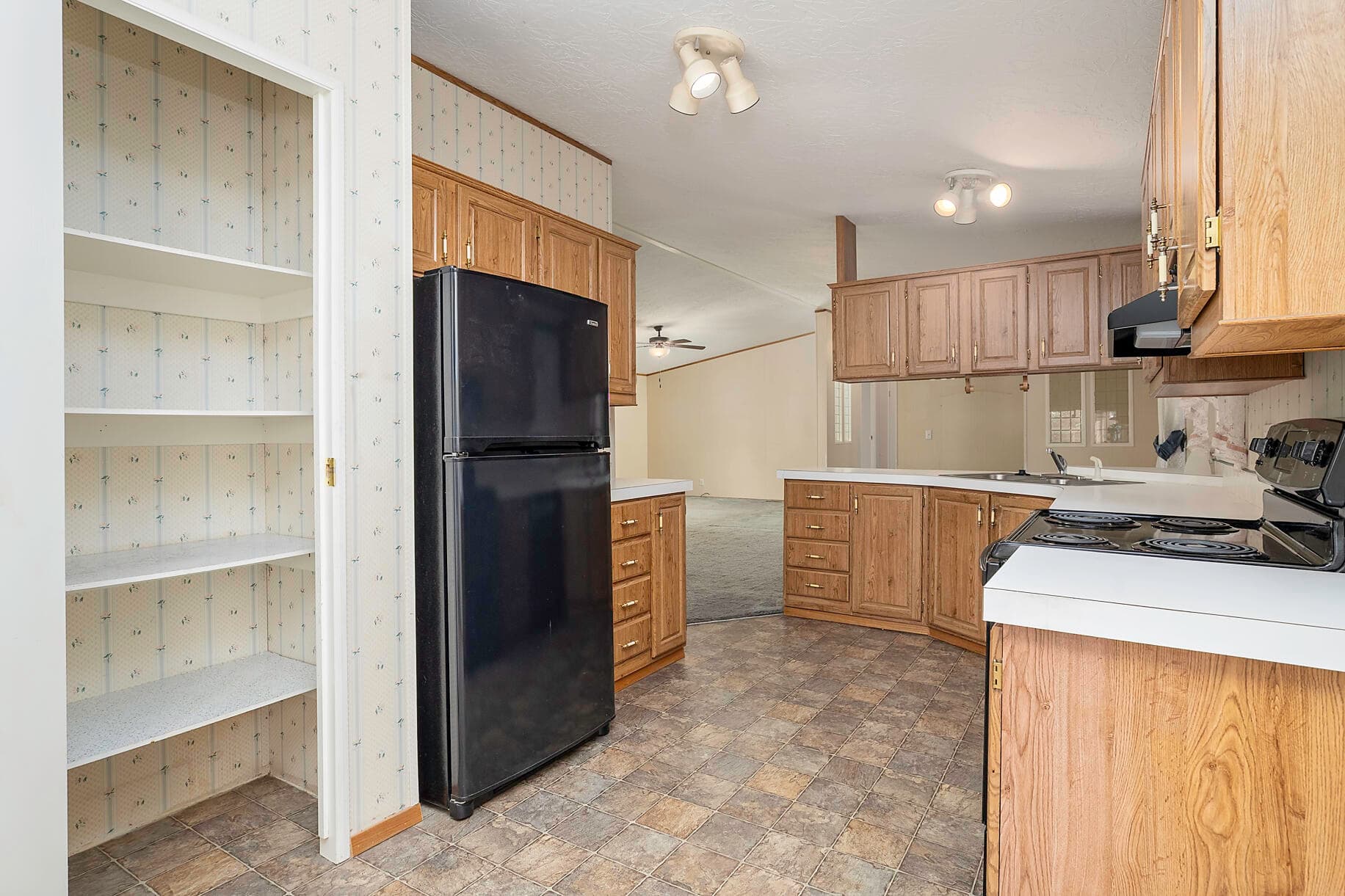 Kitchen. Photo 5 of 20, 1570 S Peach Street Unit SPC 4, Medford, OR 97501