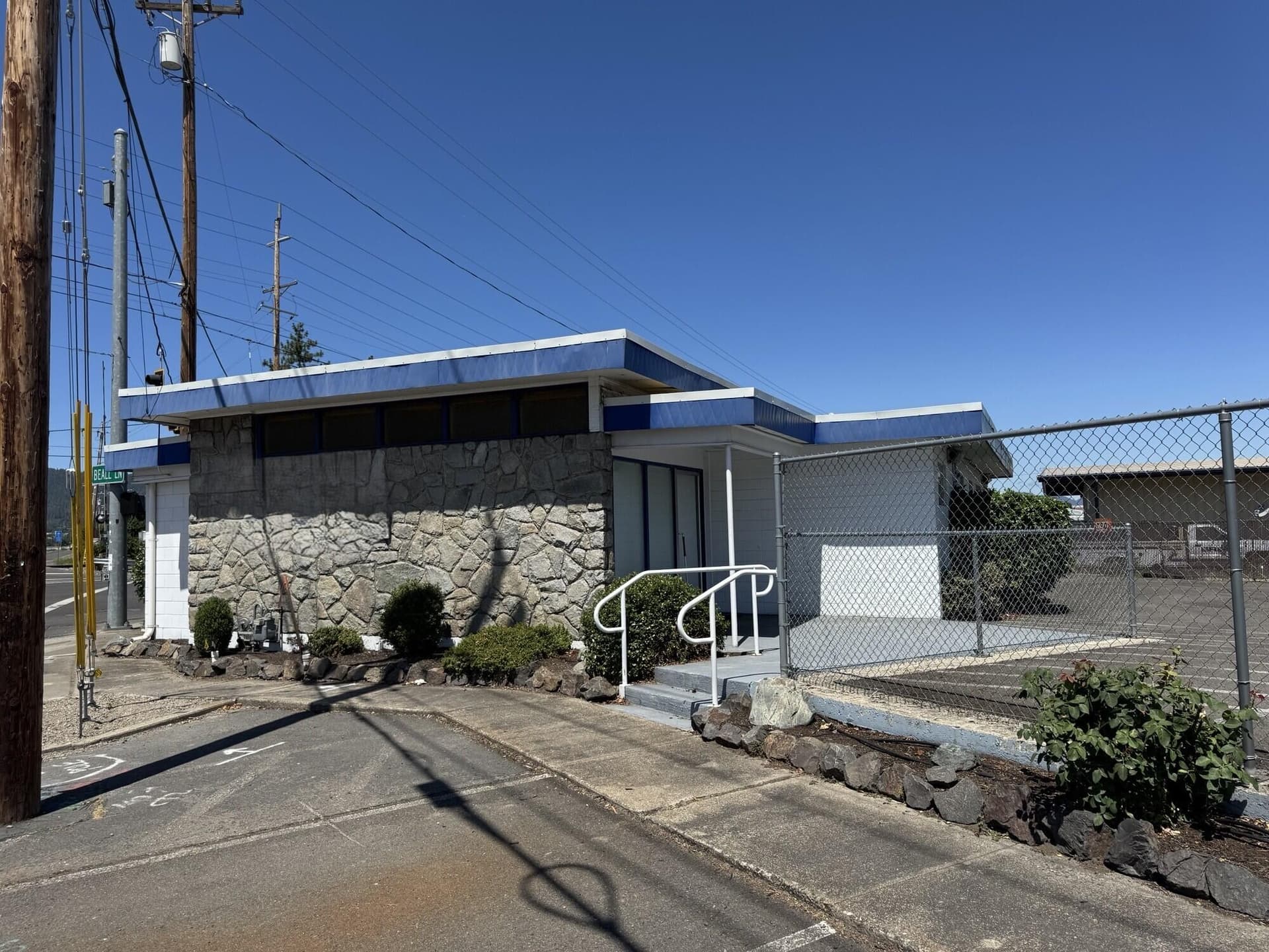 1. Photo 1 of 12, 990 S Front Street, Central Point, OR 97502