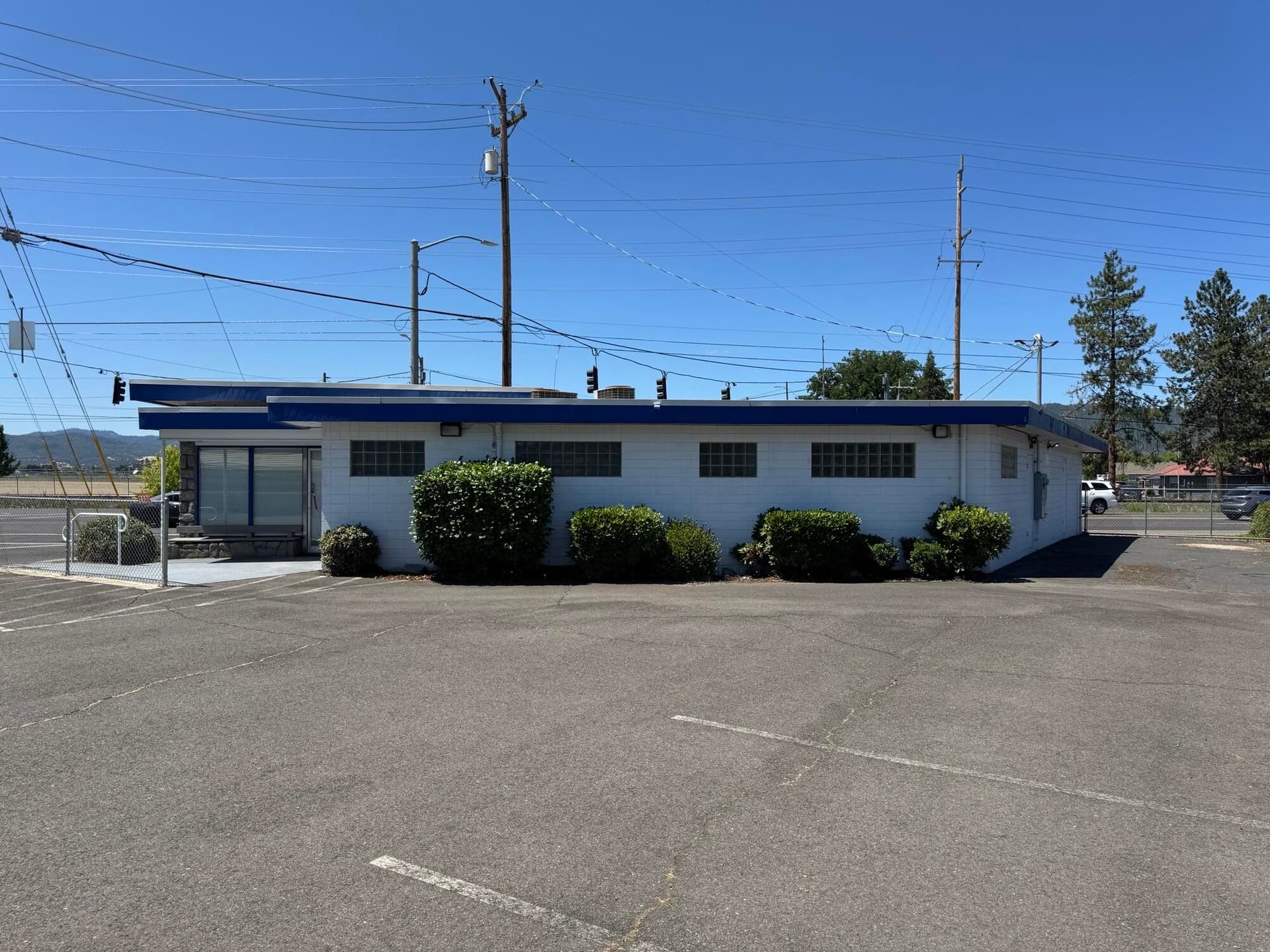 3. Photo 3 of 12, 990 S Front Street, Central Point, OR 97502