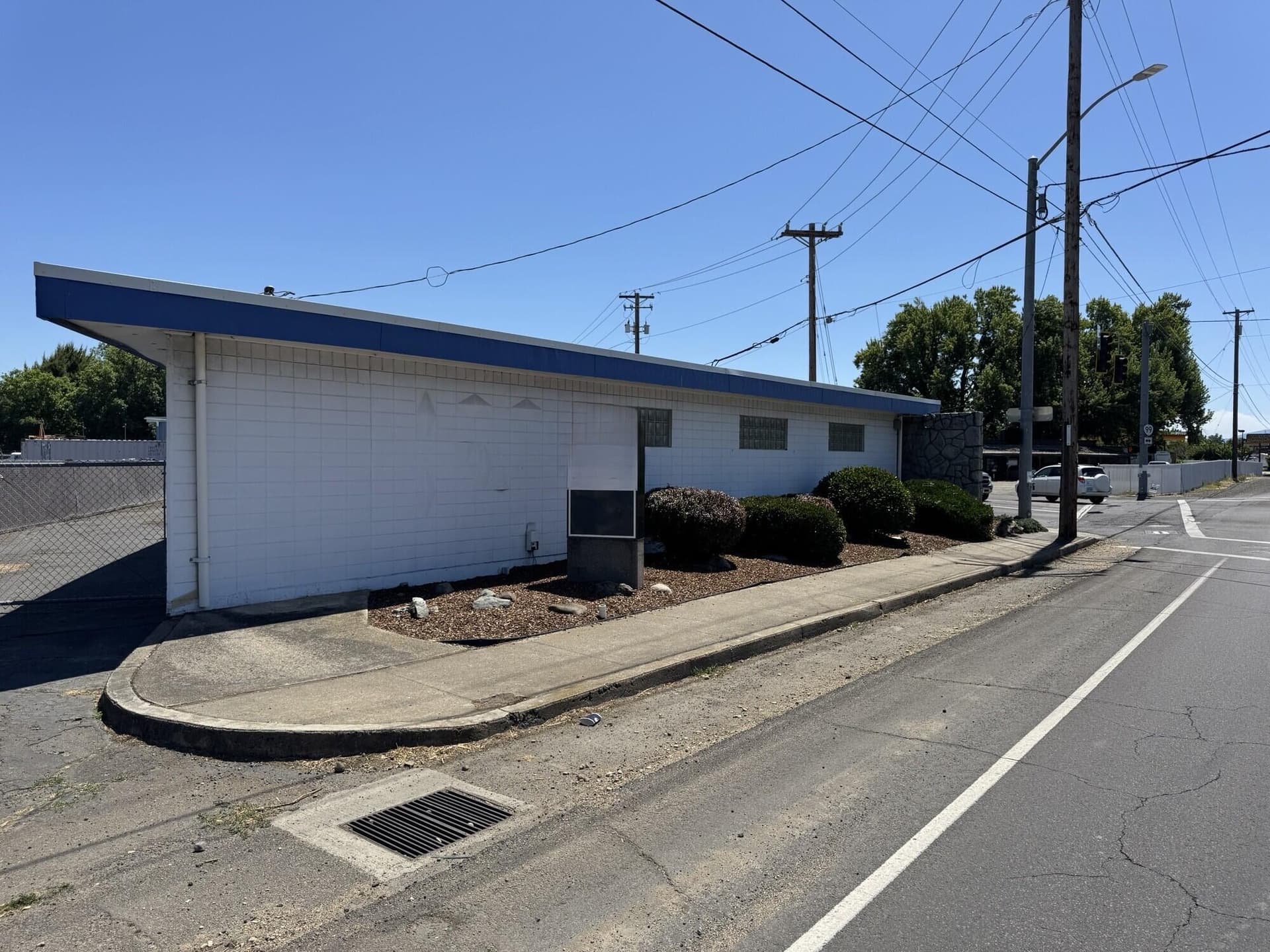 4. Photo 4 of 12, 990 S Front Street, Central Point, OR 97502