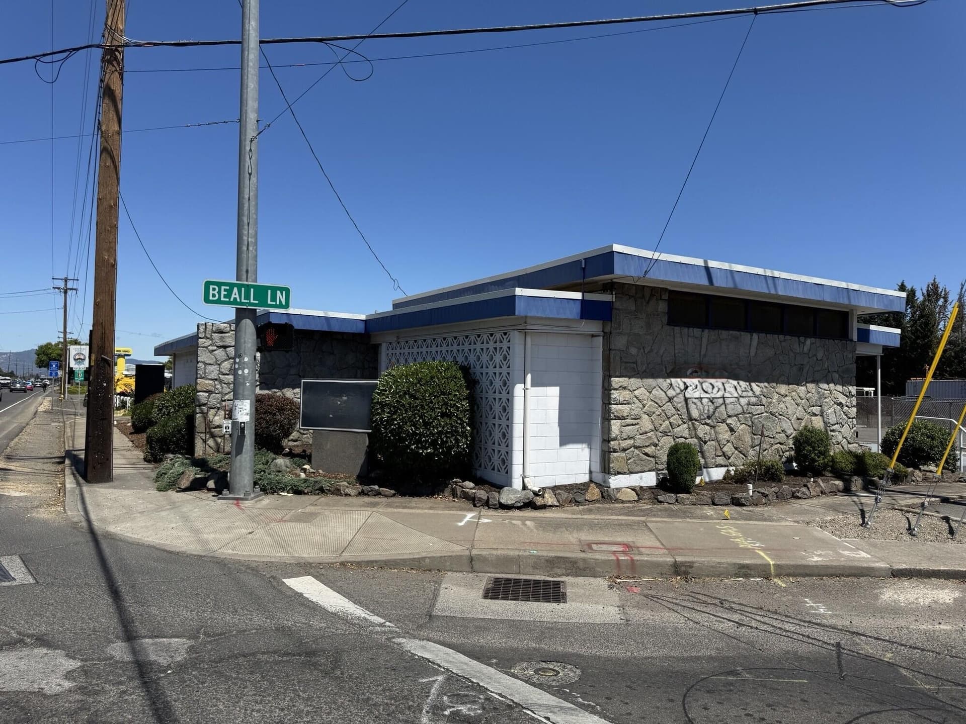 5. Photo 5 of 12, 990 S Front Street, Central Point, OR 97502