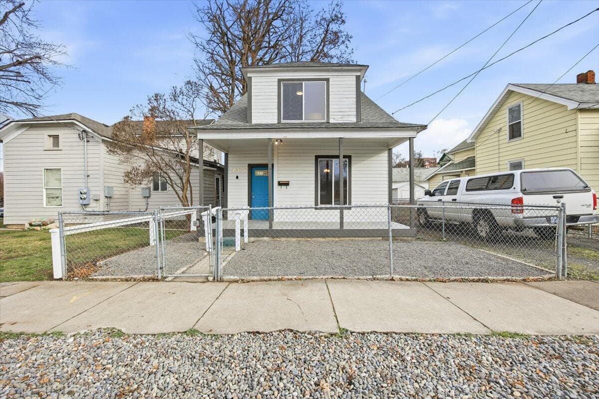 Front Of House. Photo 1 of 20, 606 SW 2nd Street, Pendleton, OR 97801