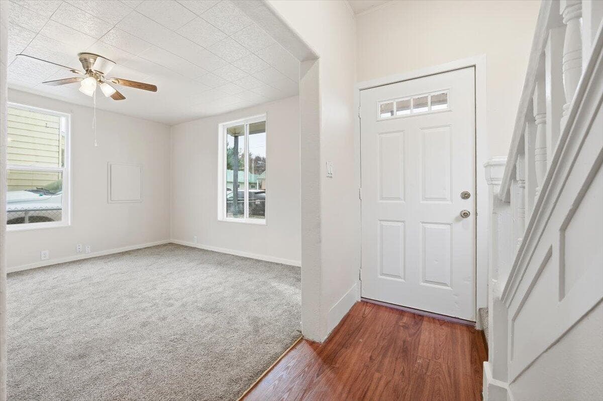 Entryway. Photo 3 of 20, 606 SW 2nd Street, Pendleton, OR 97801