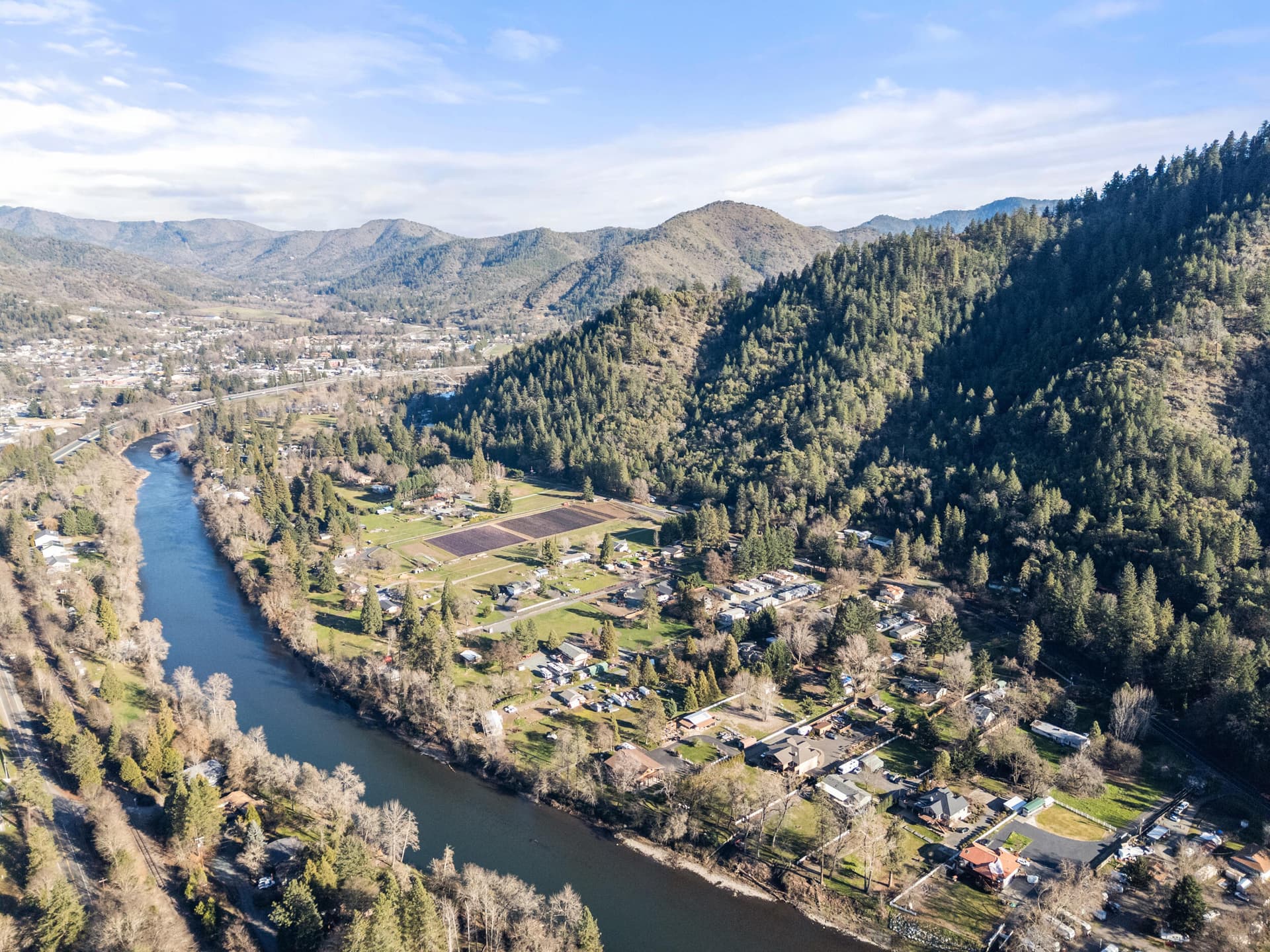1_ 8401 rogue river hwy, grants pass, or. Photo 3 of 18, 8401 Rogue River Highway, Rogue River, OR 97537