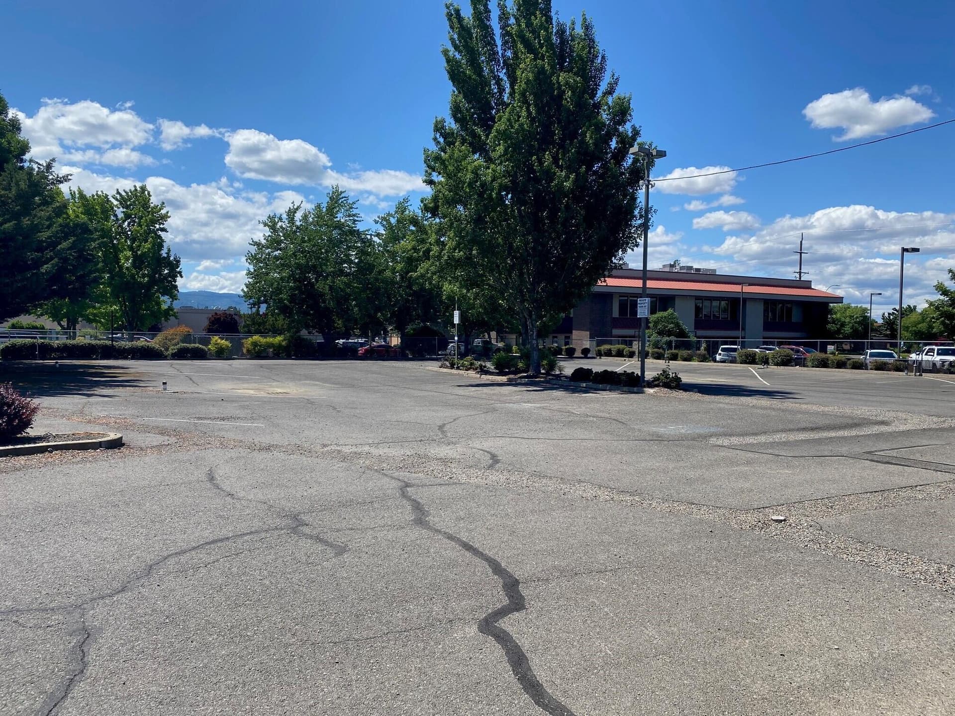5. Photo 5 of 14, 1085 Royal Court, Medford, OR 97504