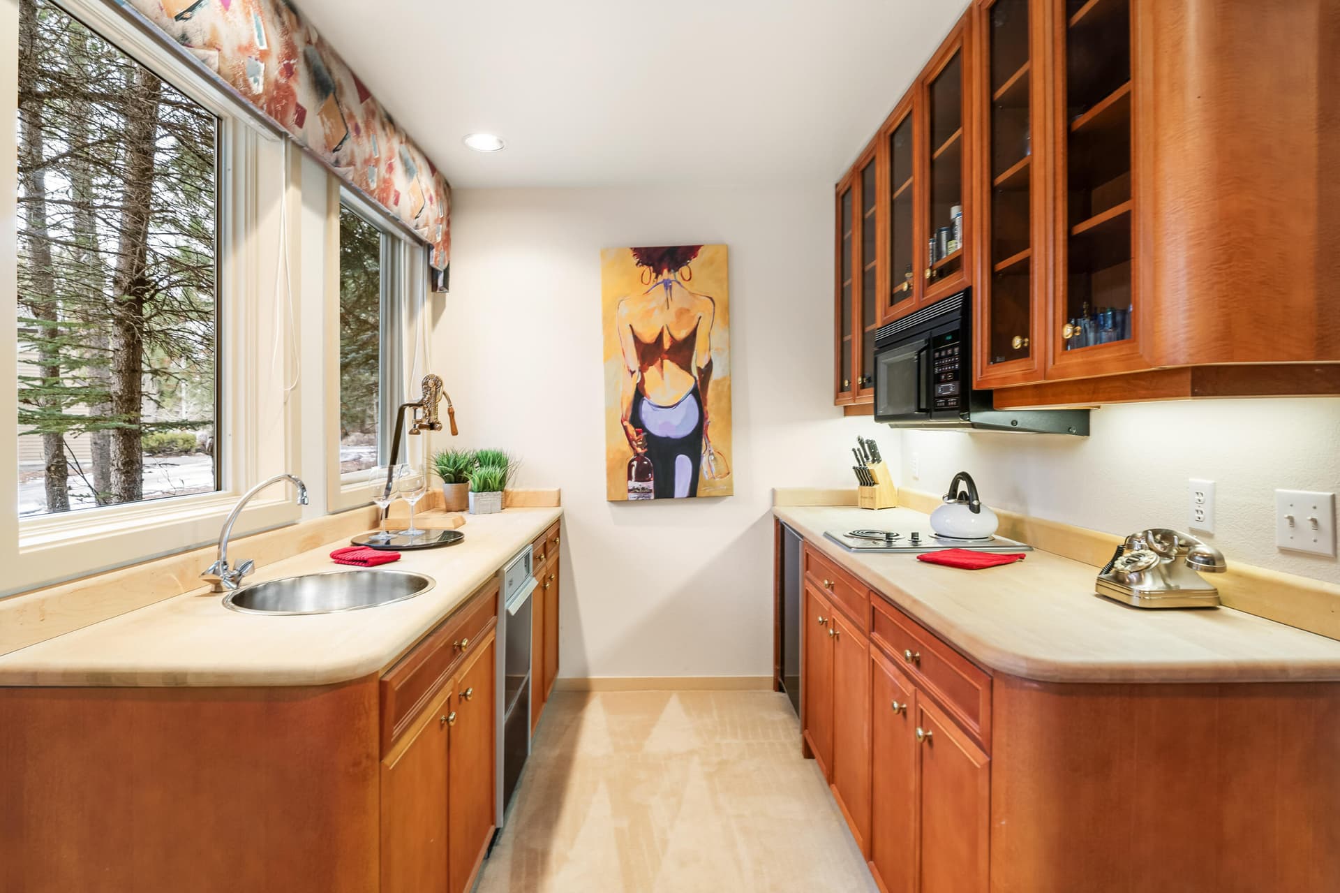 Kitchenette. Photo 4 of 40, 58151 Gannet Lane Unit 20, Sunriver, OR 97707