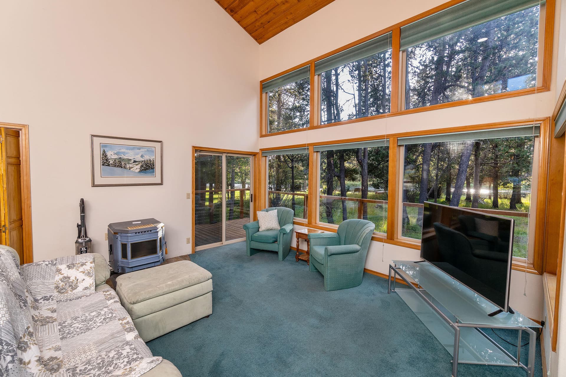 Living Room. Photo 5 of 32, 55625 Big River Drive, Bend, OR 97707