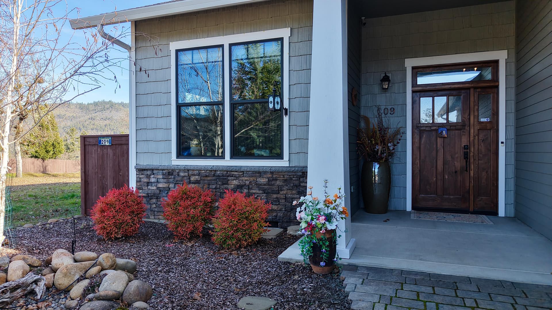 209. Photo 5 of 53, 209 White Oak Way, Shady Cove, OR 97539