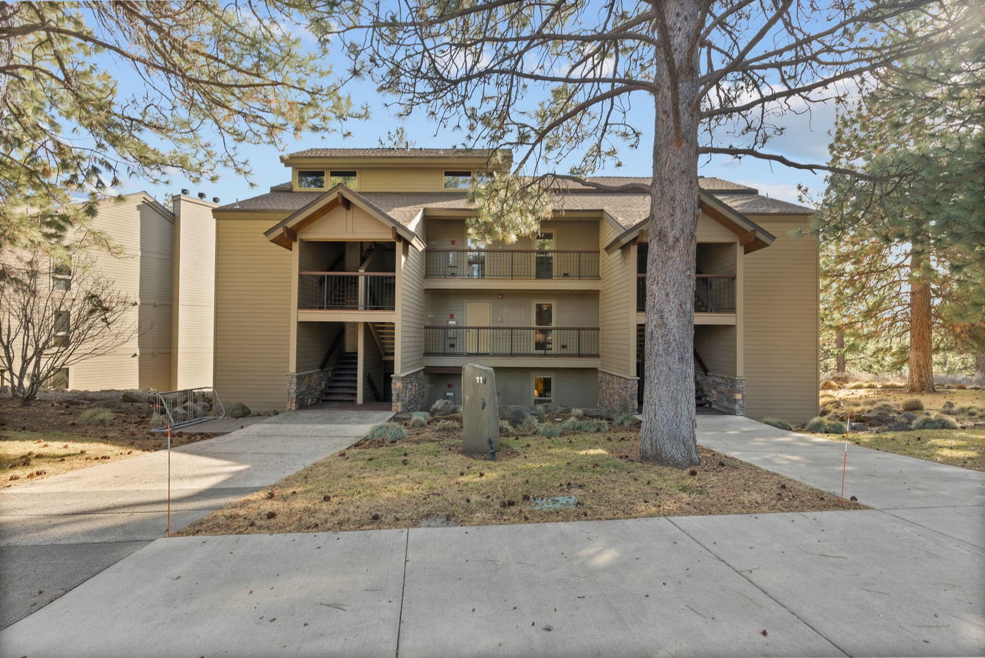 2-web-or-mls-Riley Visuals -2. Photo 2 of 45, 18575 SW Century Drive Unit 1113, Bend, OR 97702