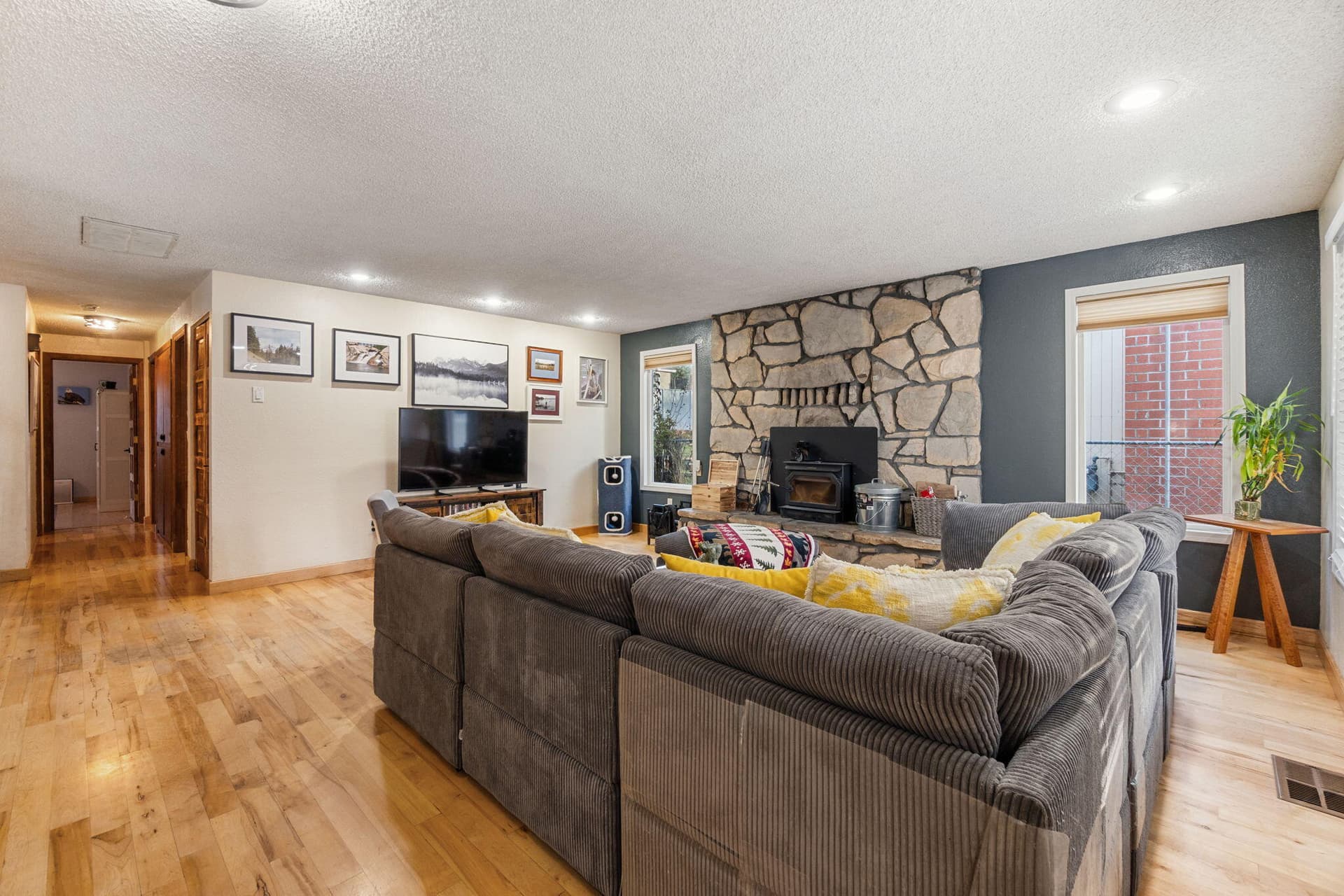 10-web-or-mls-DSC08910. Photo 5 of 40, 2627 Berkeley Street, Klamath Falls, OR 97601
