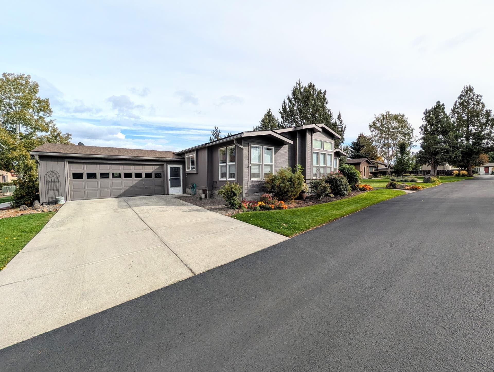SB71_Front2. Photo 2 of 27, 1188 NE 27th Street Unit 71, Bend, OR 97701
