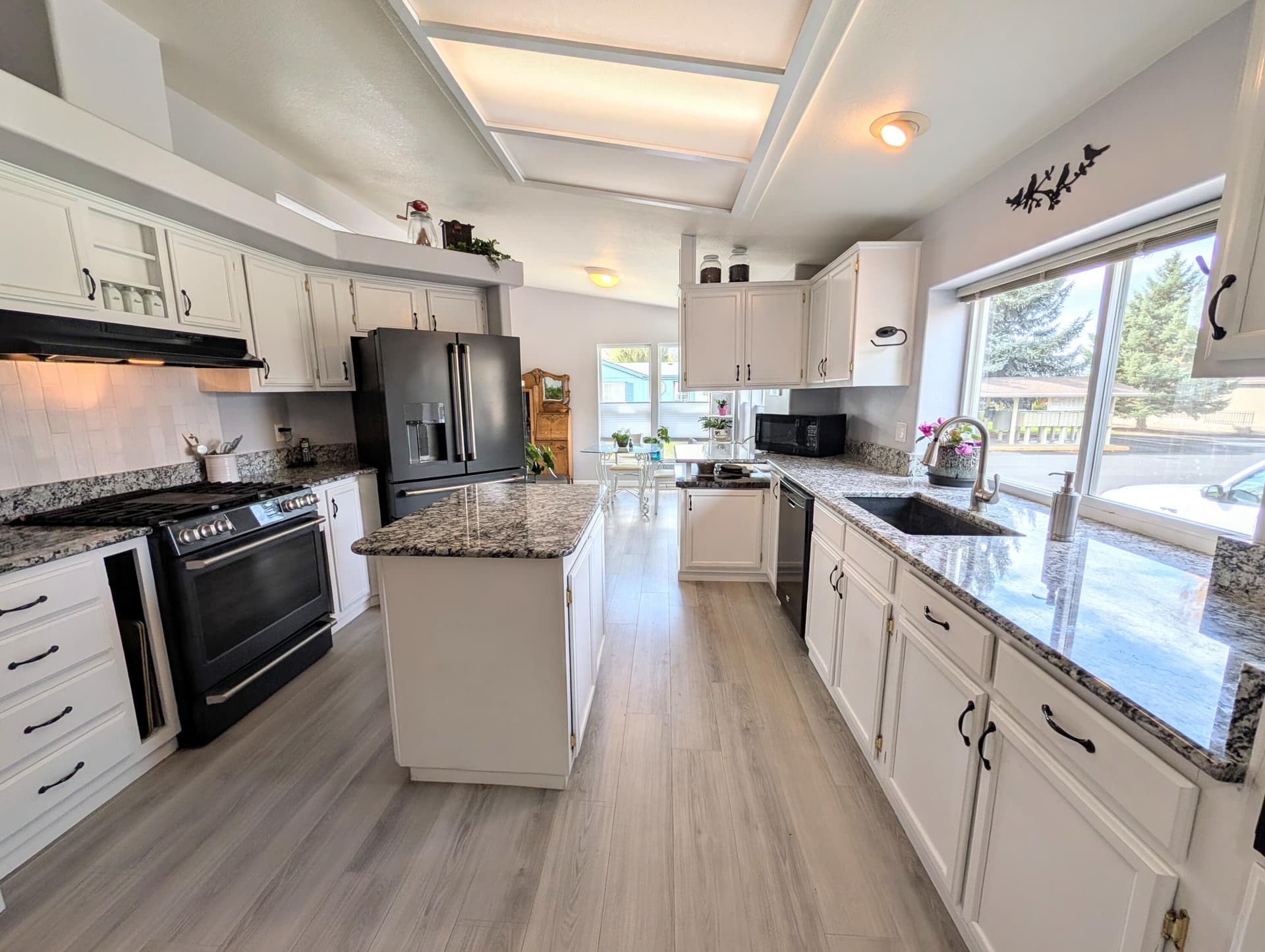 SB71_Kitchen1. Photo 5 of 27, 1188 NE 27th Street Unit 71, Bend, OR 97701