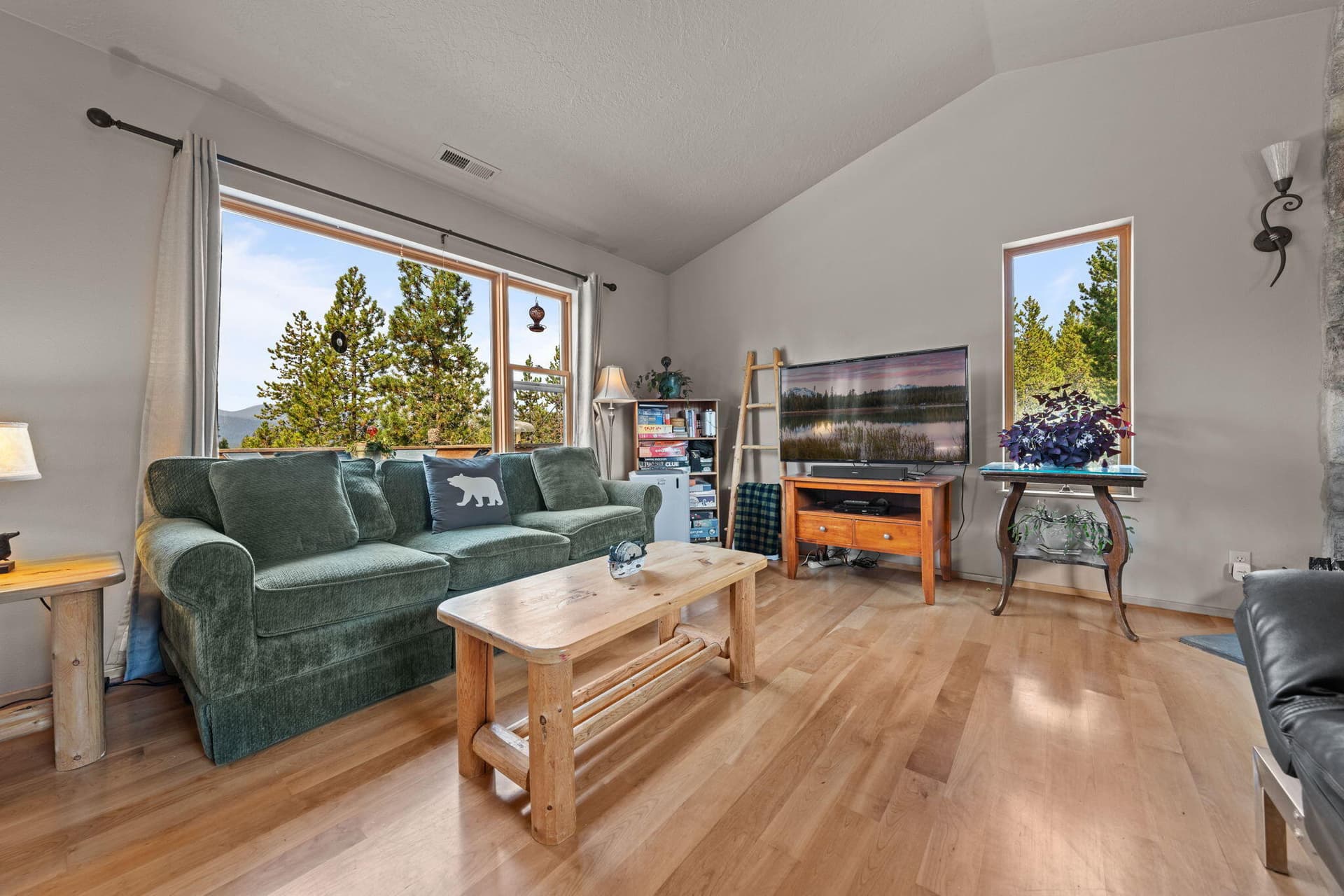 42-web-or-mls-Riley_Visuals-43. Photo 5 of 37, 142016 Blue Sky Way, Crescent Lake, OR 97733