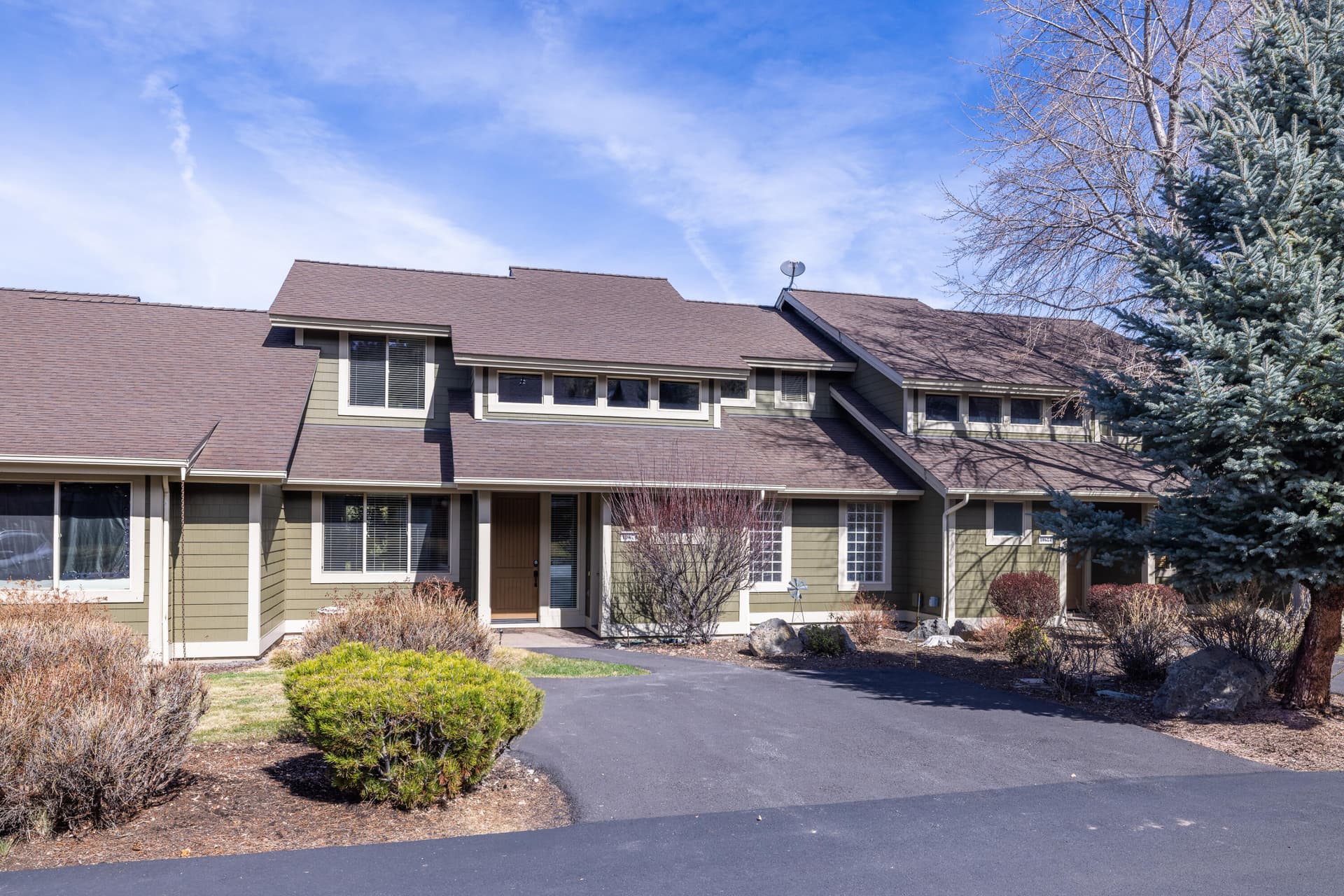 10647 Village Loop. Photo 2 of 28, 10674 Village Loop, Redmond, OR 97756