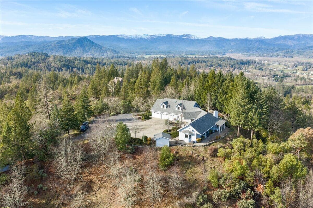 18-DJI_20260109123832_0036_D. Photo 4 of 70, 3601 Campus View Drive, Grants Pass, OR 97527