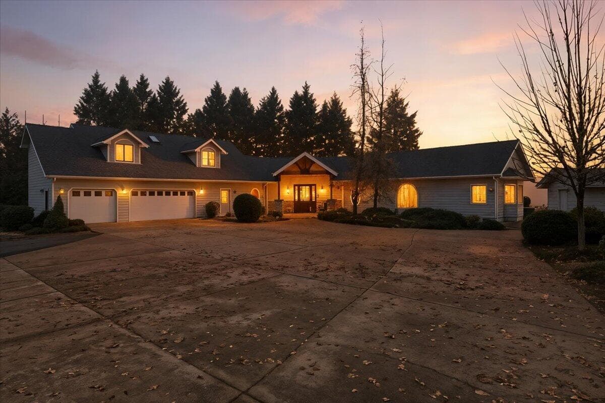 01-CI_7070. Photo 5 of 70, 3601 Campus View Drive, Grants Pass, OR 97527