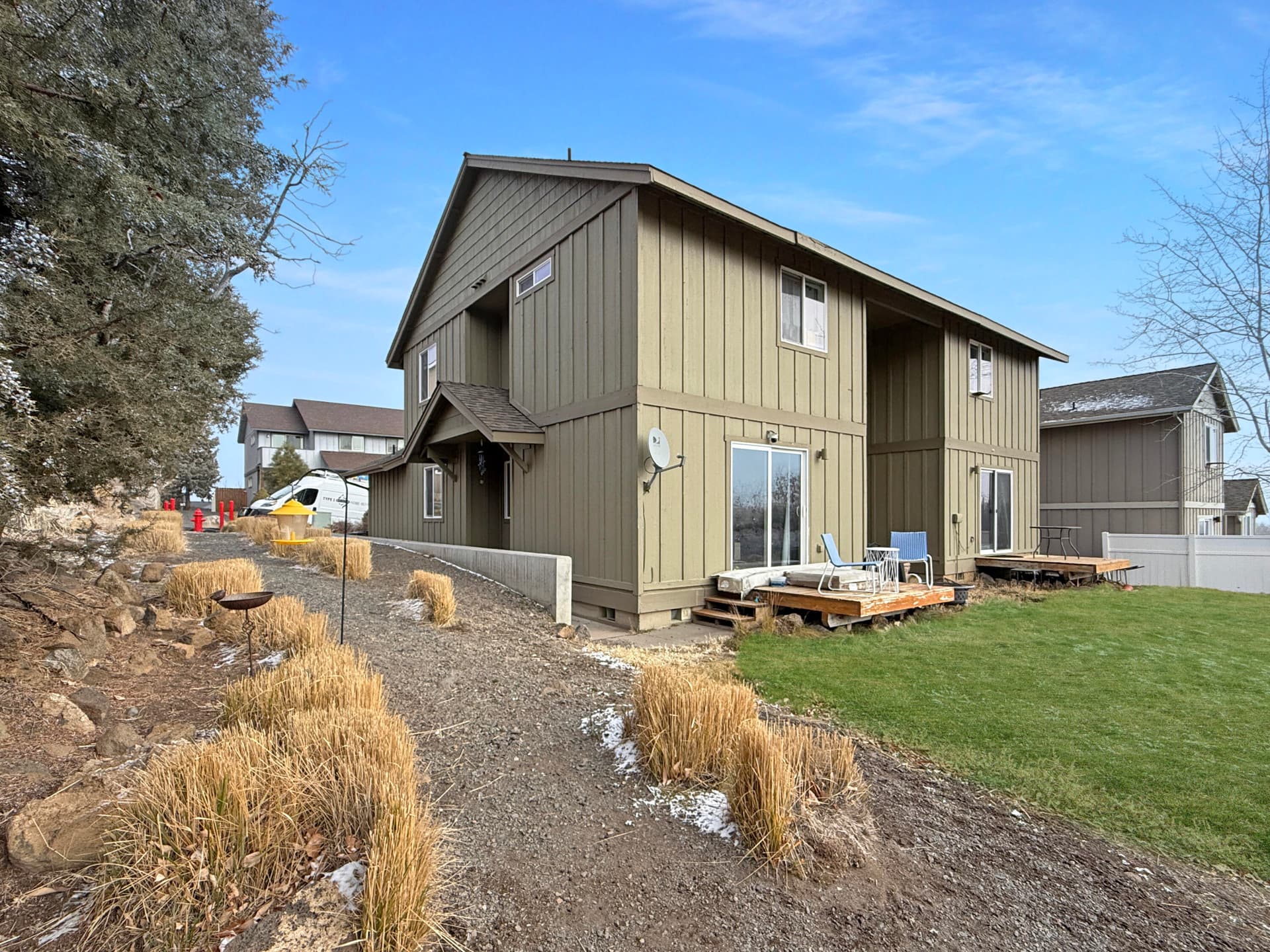 b8a09a76d3938465c9833c8af6665fbe135479b6. Photo 3 of 13, 1696 NE Lotus Drive, Bend, OR 97701