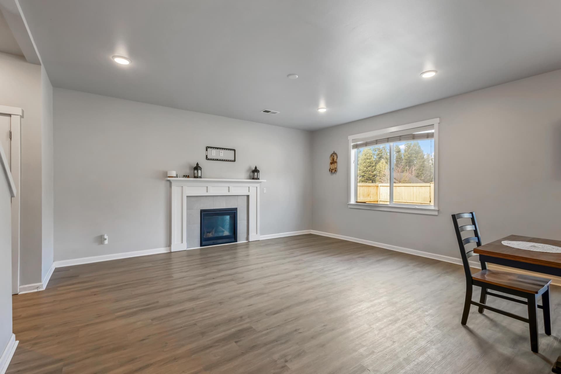 PC-Living1. Photo 4 of 44, 16500 Pine Creek Drive, La Pine, OR 97739