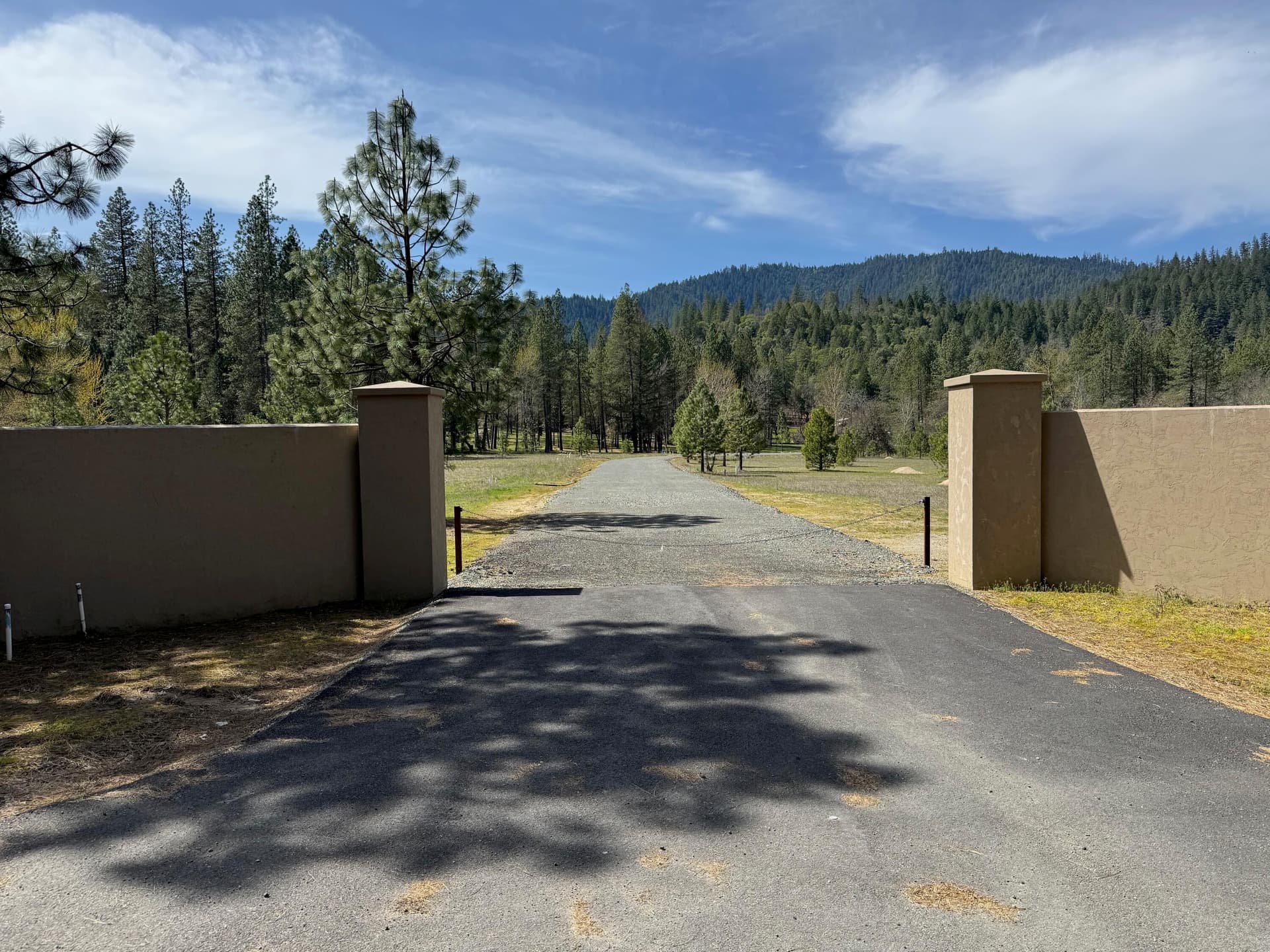 Entrance. Photo 5 of 21, 4697 E Evans Creek Road, Rogue River, OR 97537