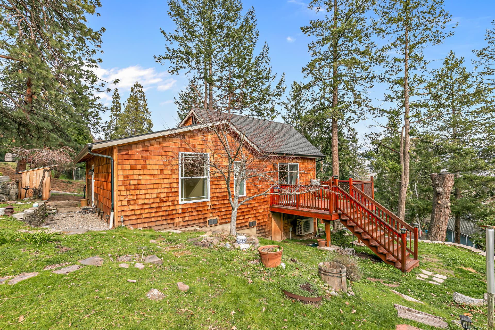 2. Photo 3 of 27, 220 Nutley Street, Ashland, OR 97520