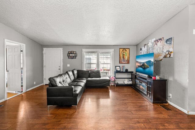 7c55d939-20e6-4e7c-8ee0-045ab4099863 - C. Photo 1 of 23, 1570 S Peach Street Unit SPC 26, Medford, OR 97501